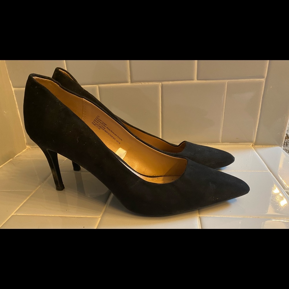 A New Day Black Size 10 Suede Pumps
